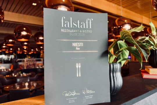 Niesti oppført i Falstaff Restaurant &amp; Bistro Guide